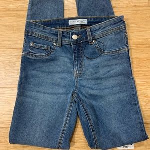 Skinny Mid-Rise Jeans
